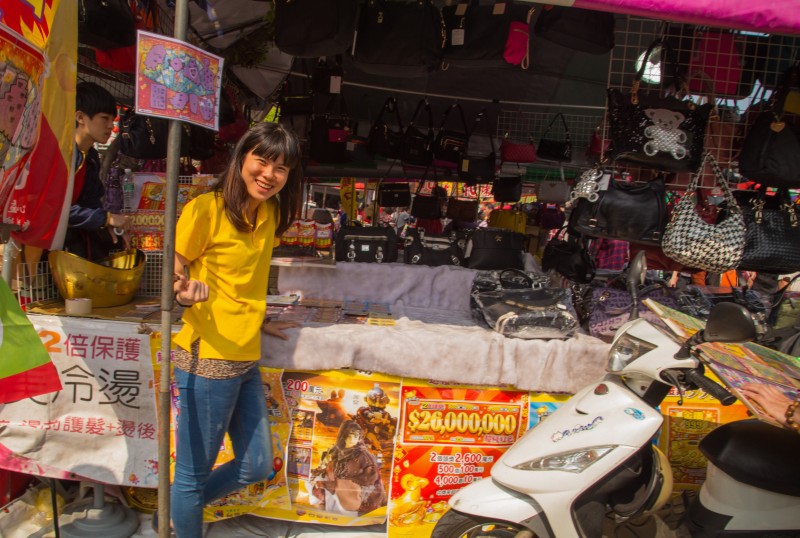 Taiwan - Kaohsiung - Zuoying - Lotus Pond - New Year Celebration - A Pleasant Smile