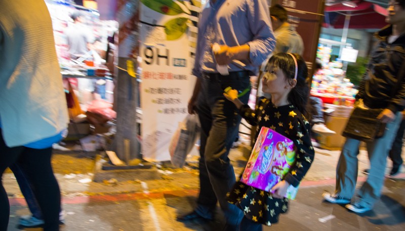 Taiwan - Kaohsiung - Zuoying - Lotus Pond - New Year Celebration - Daddy's Little Girl